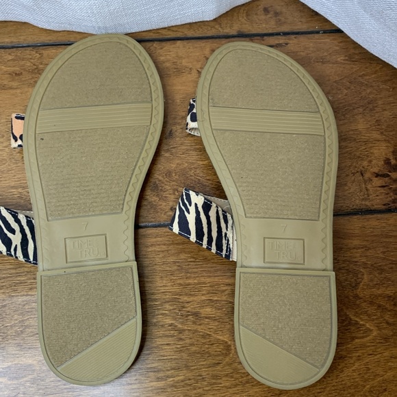 Time and Tru- animal print sandals - Picture 3 of 3